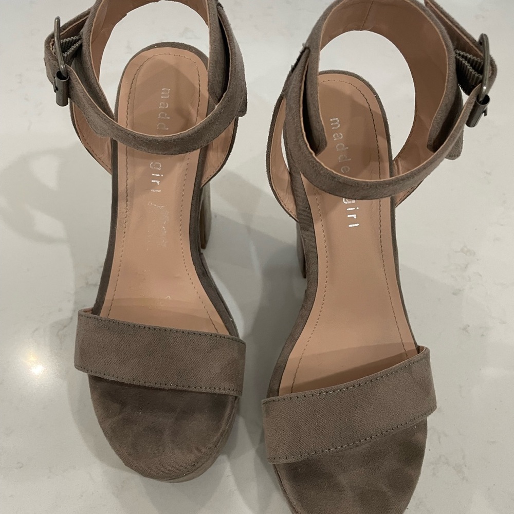 Platform Sandals - Picture 2 of 4